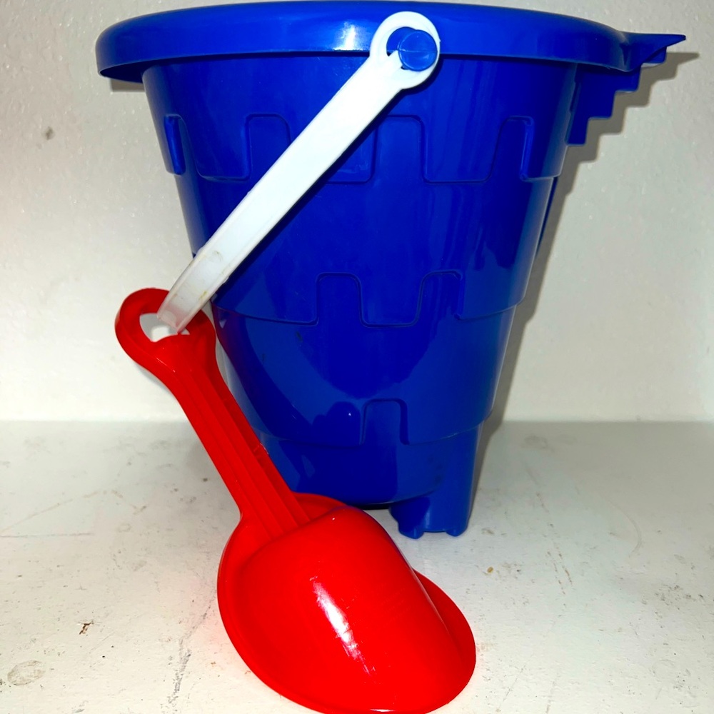 Sand Castle Buckets Large Asst Colors NWOT